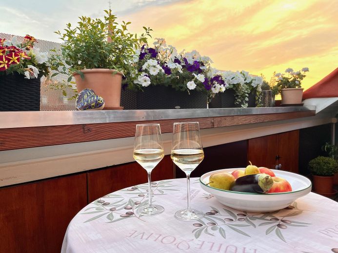 3-Zimmer-Maisonette mit Süd-West-Loggia & Blick über Nürnberg – Süd-West-Loggia – Abendsonne ü