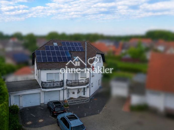 Außergewöhnliche 2-Zimmer-Dachgeschosswohnung mit Kamin, Vollbad, Balkon & ausgebautem Dachboden – Foto 1