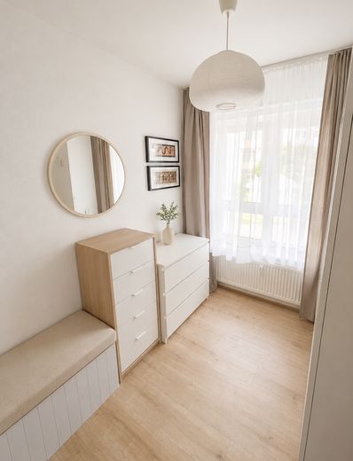 Gepflegte 2-Zimmer-Wohnung mit Südwest-Terrasse, separatem Aufgang und Tiefgaragenstellplatz – Schlafzimmer