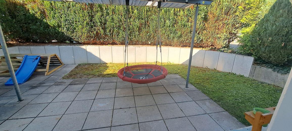 Przestronne 4-pokojowe mieszkanie dwupoziomowe na parterze w prestiżowej lokalizacji na zboczu z ogrodem – Garten & Terrasse