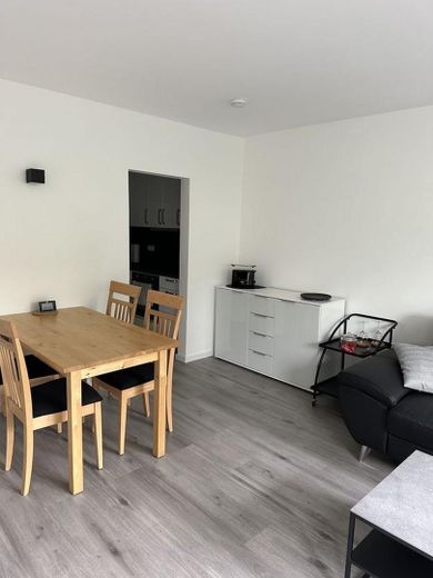 Voll möblierte wohnung mit Einbauküche – Foto 5