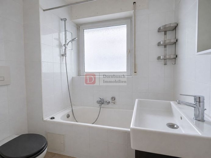 Top!! 1,5-Zimmer-Wohnung nahe der Alten Oper – Badezimmeransicht