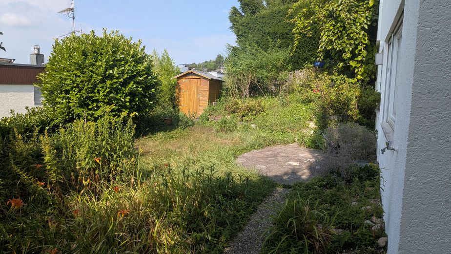 Family Happiness with Panoramic Views: Spacious Living in Leonberg’s Prime Location – Teil des Gartens