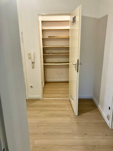Renovated, light-filled 3-room apartment near the Grombühl University Hospital – Speise-/Abstellkammer