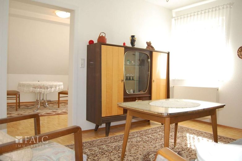 +++Großes Einfamilienhaus mit einem großzügigem Grundstück und 2 Garagen+++ – Zimmer_DG