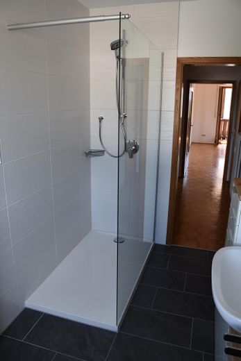 3 1/2 Zimmer Wohnung in zentraler Lage von Simbach am Inn mit neuem Badezimmer – Bad