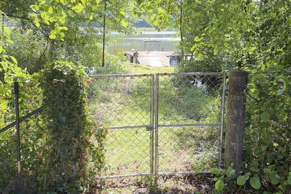 Conozco una casa junto al lago, con estanque y posibilidades