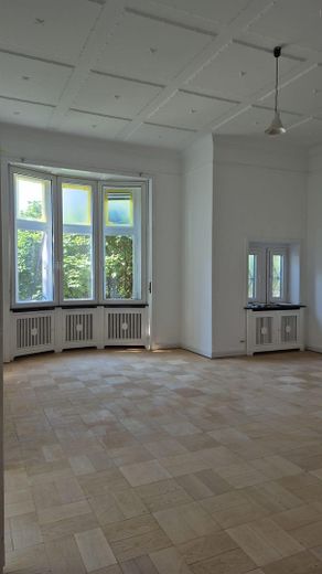 Bremen – Barkhof von privat: Repräsentative Hochparterre-Wohnung – tolle Fensterfronten, Decken