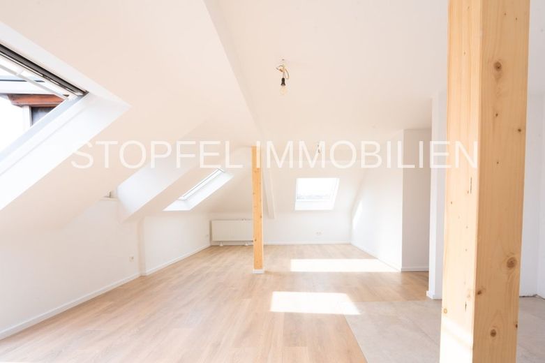 Stylische Dachgeschosswohnung mit City-Flair in Bielefeld Mitte – Küche + Wohnbereich
