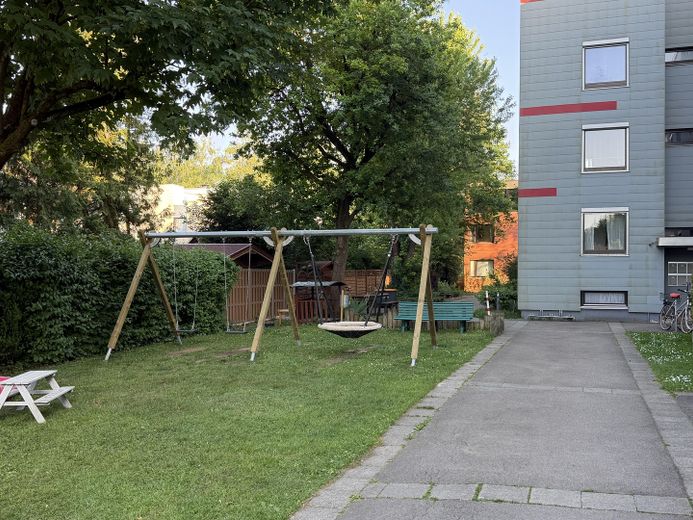 Gepflegte Eigentumswohnung in Puchheim/Bahnhof – Kinderspielplatz