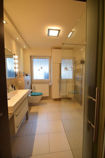 Provisionsfrei:  134m² ETW mit umlaufender Terrasse und Garage – 3 Bad