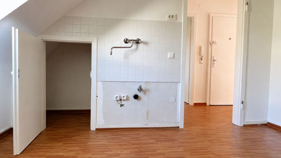 Keyifli 42 m² – merkezi konumda 2 odalı çatı katı dairesi – Küche 