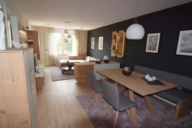 Sehr gepflegtes und hochwertig möbliertes Penthouse – provisionsfrei -  Dachgarten, Tiefgarage – Wohnen/Essen