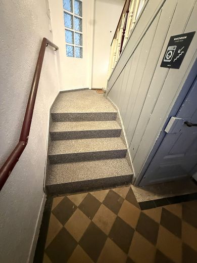 3 locali, cucina, bagno, balcone, fascino d’epoca, posto auto, Moritzberg – Flur hochwertigem Steinbesatz