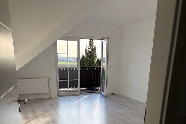 3 Zimmer Wohnung in idyllischer Lage mit Garten und 2 Stellplätzen