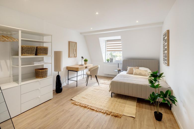 5.7% rental yield – Fully renovated 3-room apartment as an investment – Commission-free – Einrichtungsmuster