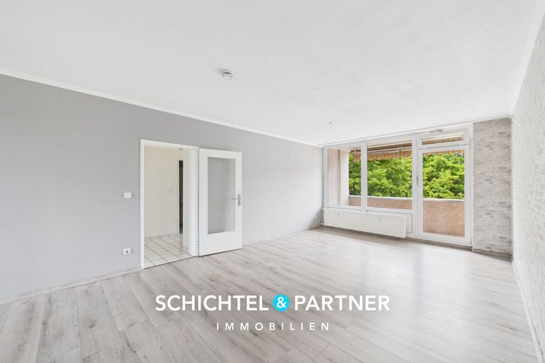 Mahndorf | Helle 4-Zimmer-Wohnung mit zwei Loggien und grünem Ausblick – S&amp;P | Wohnzimmer