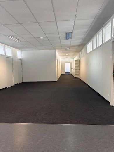 270 m² Bürofläche | Stuttgart-Vaihingen | flexibel nutzbar | sofort frei | provisionsfrei – Langer Gang mit Oberlicht