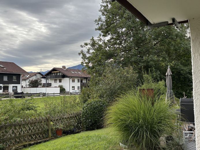 Compacta residencia en Allgäu con terraza orientada al sur y vistas a las montañas – Blick von der Terrasse