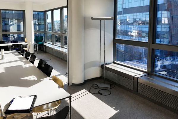 ATIK: Central office space in a representative office and commercial building