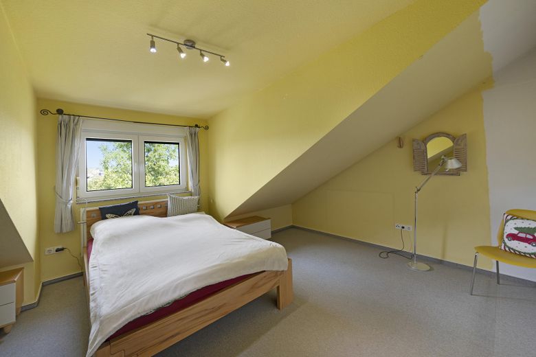Reihenendhaus in Roßdorf mit 6 Zimmern, Terrasse und Garten: Platz für die ganze Familie – Schlafzimmer
