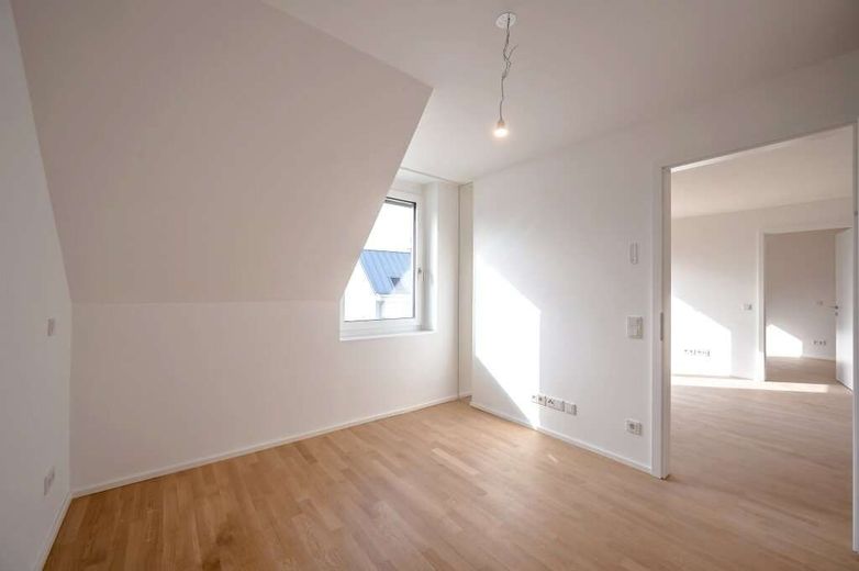 Helle Dachgeschosswohnung mit Einbauküche – IMG_0775