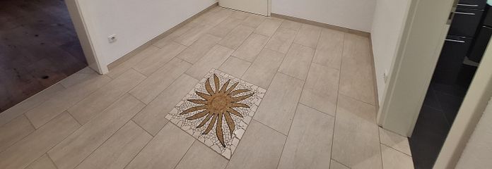 Eingang mit neuen Türen