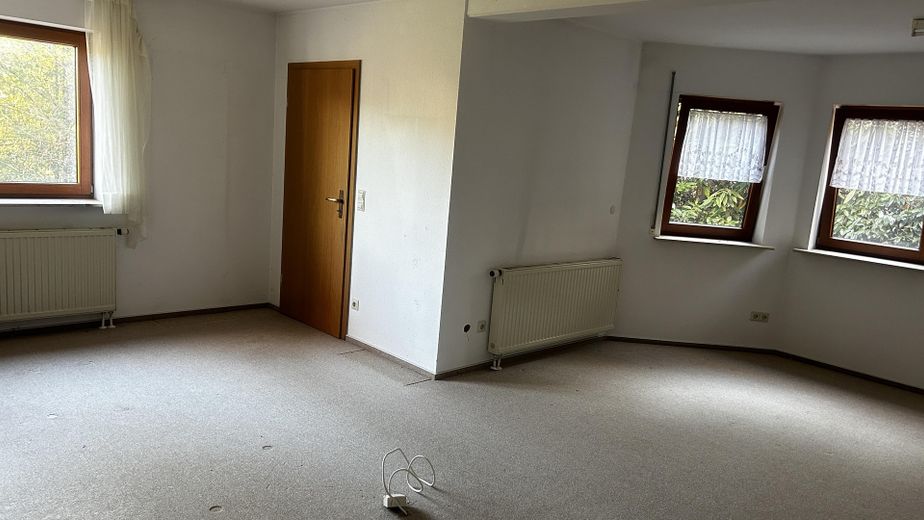 Casa con molta luce, spazio e vista. Adatta anche come casa intergenerazionale o con studio professionale. – Studio EG, sep. Eingang