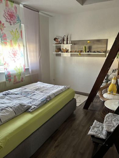 Nowoczesny solidny dom z 4 pokojami, basenem, wiatą na samochód i dużym ogrodem – Zdjęcie 14