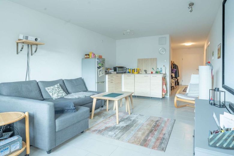 Kapitalanlage! Komfortable 2,5-Zimmer-Wohnung mit Balkon und TG-Stellplatz – Wohnzimmer mit Küche