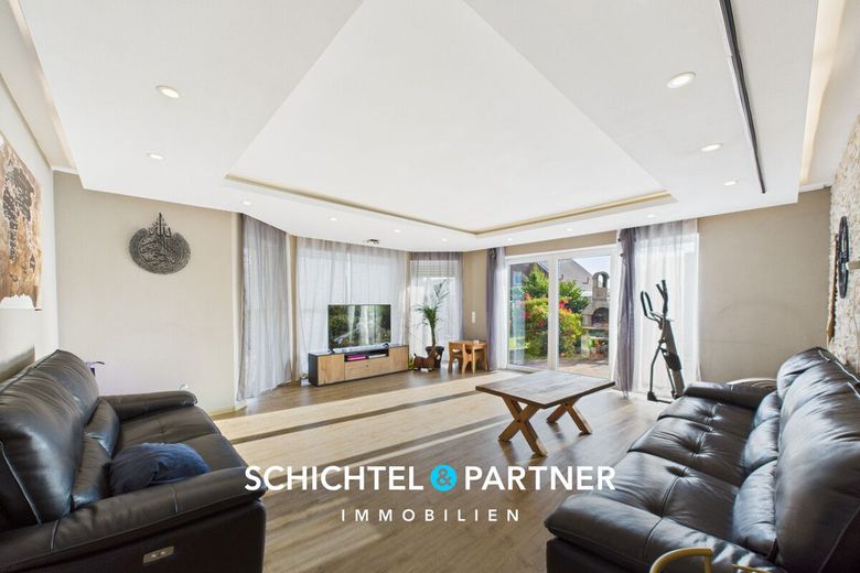Surheide | Schickes Einfamilienhaus mit Terrasse, Garage und großem Garten – S&amp;P | Wohnzimmer