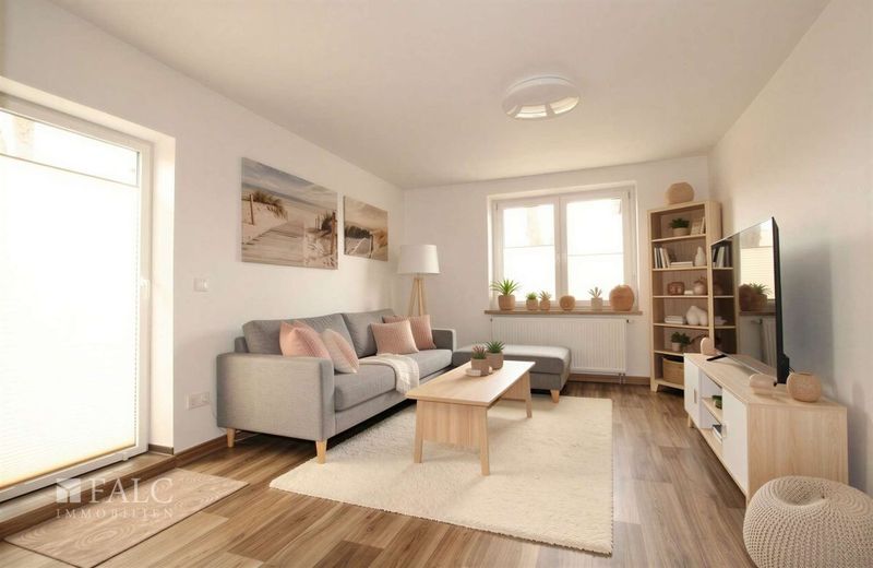 +++ Charmante DHH mit sonnigem Hof - Ihr neues Zuhause! +++ – Wohnzimmer