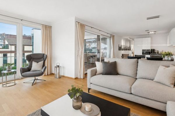 Großzügige 4-Zimmer-Eigentumswohnung mit Loggia, Aufzug und ruhiger Innenhoflage