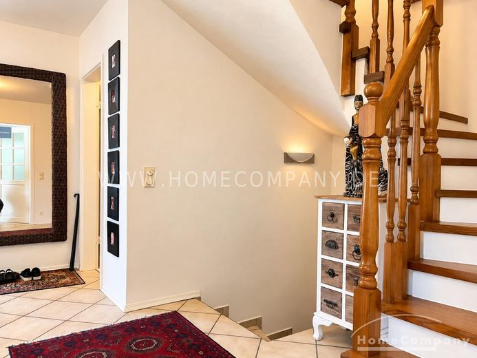 Voll möbliertes 6-Zimmer-Haus mit schönem Garten – a577024f61b6fe9cede0698f6201d76db0f25d95.jpg