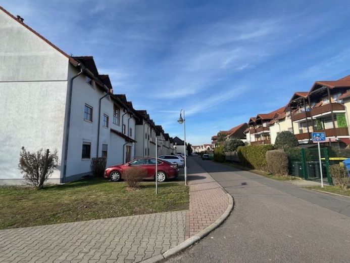 Świetnie wyremontowane 3-pokojowe mieszkanie + miejsce parkingowe w spokojnej dzielnicy mieszkaniowej – Zdjęcie 1