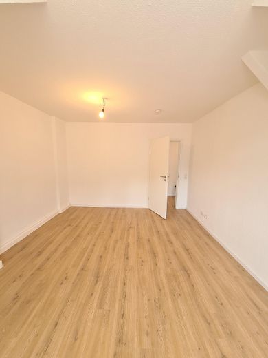 2-Zimmer Dachgeschoss Wohnung – Wohnzimmer