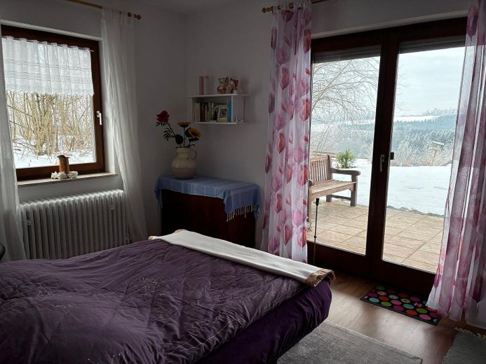 Haus im Grünen mit unverbaubarem Blick über den Frankenwald in ruhiger Lage – Schalfzimmer UG