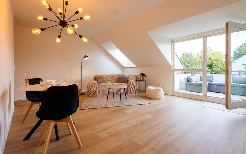 Bezugsfertige 2-Zimmerwohnung inkl. Tiefgaragen Stellplatz – Wohnzimmer