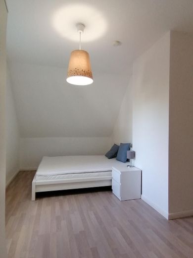 Großzügiges, helles Haus in ruhiger Wohnstraße (30km-Zone) in Pinneberg-Waldenau. – SchlafZimmer-OG-4a