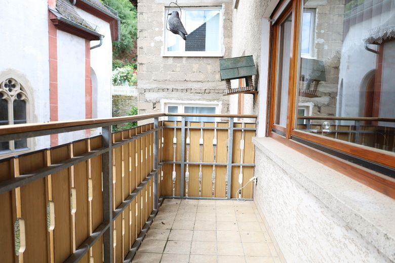 139 qm | 7 Zimmer | 2 Balkone | Reihenendhaus für 125.000 € – 1. OG Balkon Foto 1