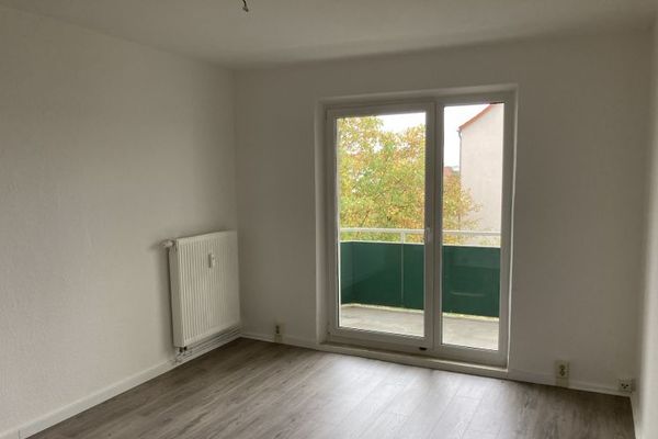 ¡Recién renovado! ¡Luminoso piso de 3 habitaciones busca nuevo inquilino!