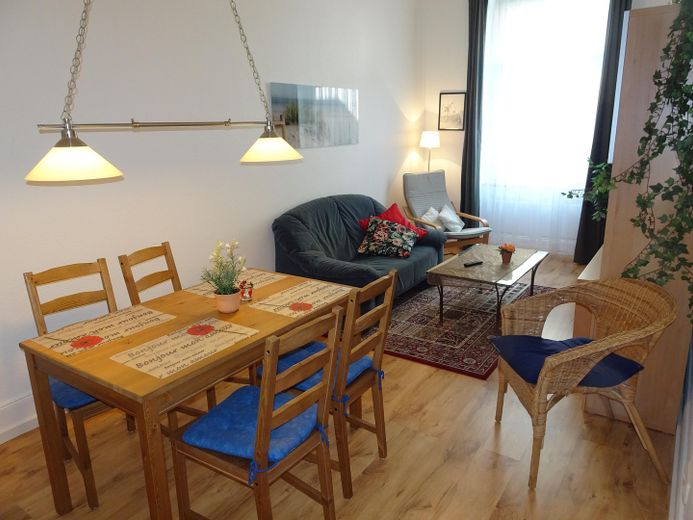 2 Zimmer-Wohnung in zentraler Lage in Frankfurt Sachsenhausen – Wohnzimmer