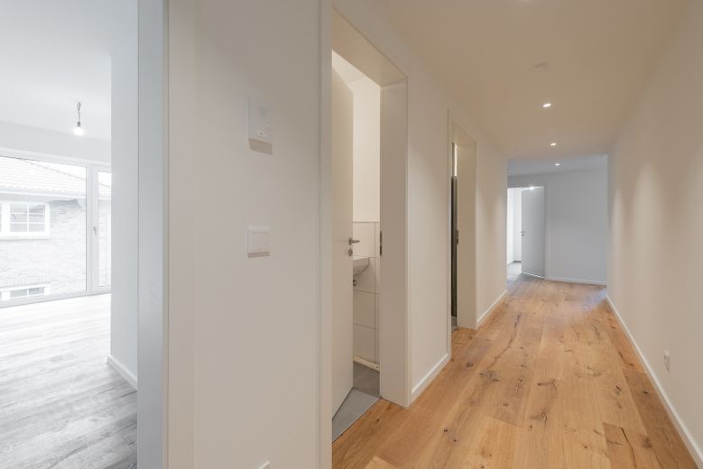 EBK’li akıllı ev, balkon: Halstenbek’te aydınlık 4 odalı daire – Fotoğraf 6