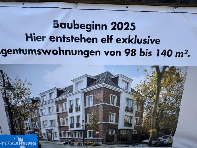 Genau gegenüber