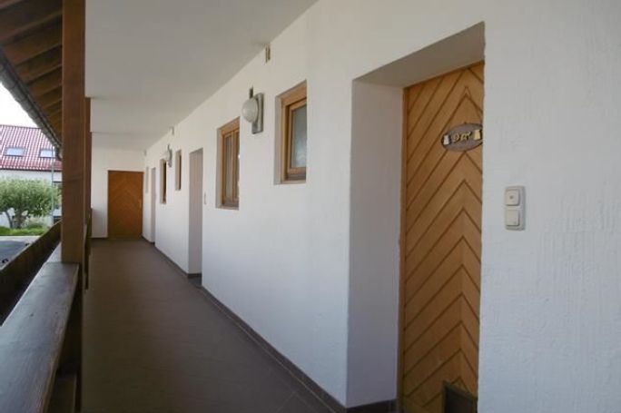 Laubengang zum Eingang