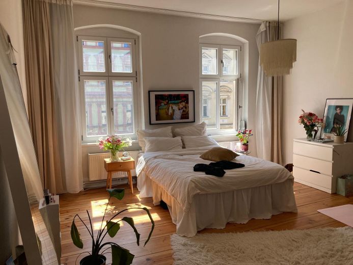 Provisionsfrei. Großzügige Altbauwohnung im Herzen Neuköllns. Bezugsfrei ab dem 1.8.26 – Zimmer 1