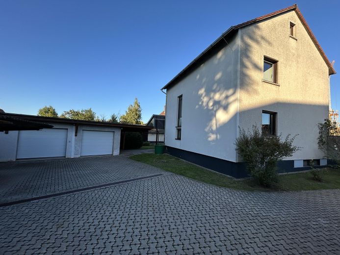 Ansicht EFH mit Garagen