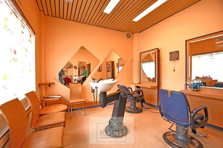 RESERVIERT - Kleines Wohn- und Geschäftshaus am Mecklenburger Weg (Leherheide) – Salon_links