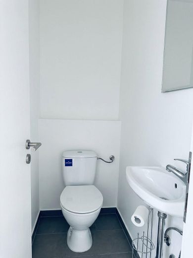 Sofort bezugsfreie 80 m² 3-Zi.-Wohnung – 3er WG-geeignet & 5,5 % Sonder AfA dank Gutachten – Gäste WC