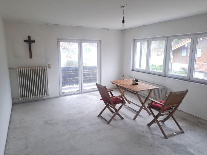Großzügiges Wohnhaus mit viel Potenzial und in bester Lage – Großzügiger Wohnbereich